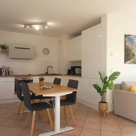 T2 De 56m2 - Geneve A 5 Min- Parking Prive Gratuit Apartment Saint-Julien-en-Genevois